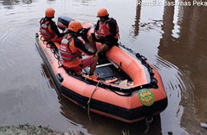 Tim SAR Gunakan Aqua Eye, Lanjutkan Pencarian Bocah Tenggelam di Sungai Siak